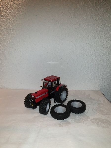 IHC 1455 mit Zwillingsrädern